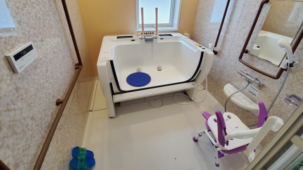 森の明－浴室１