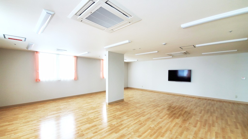 森の明－ホール３