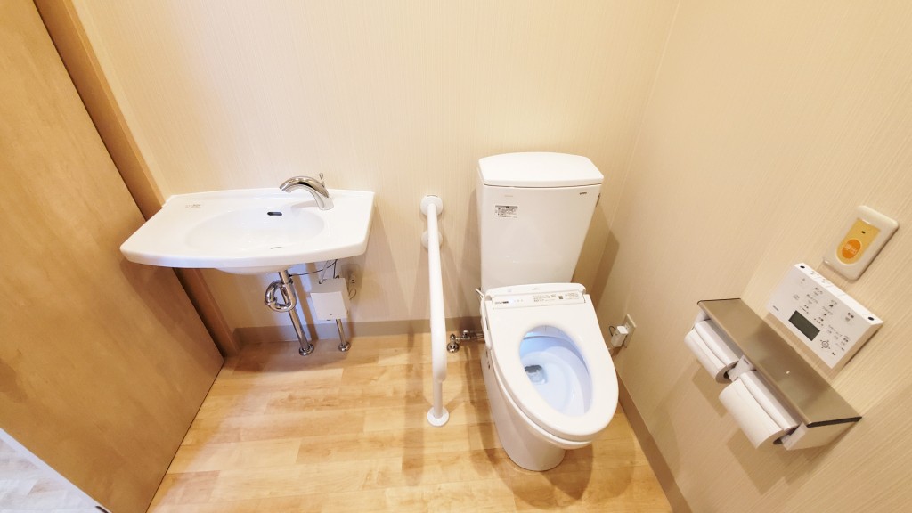 森の明－トイレ（内側）